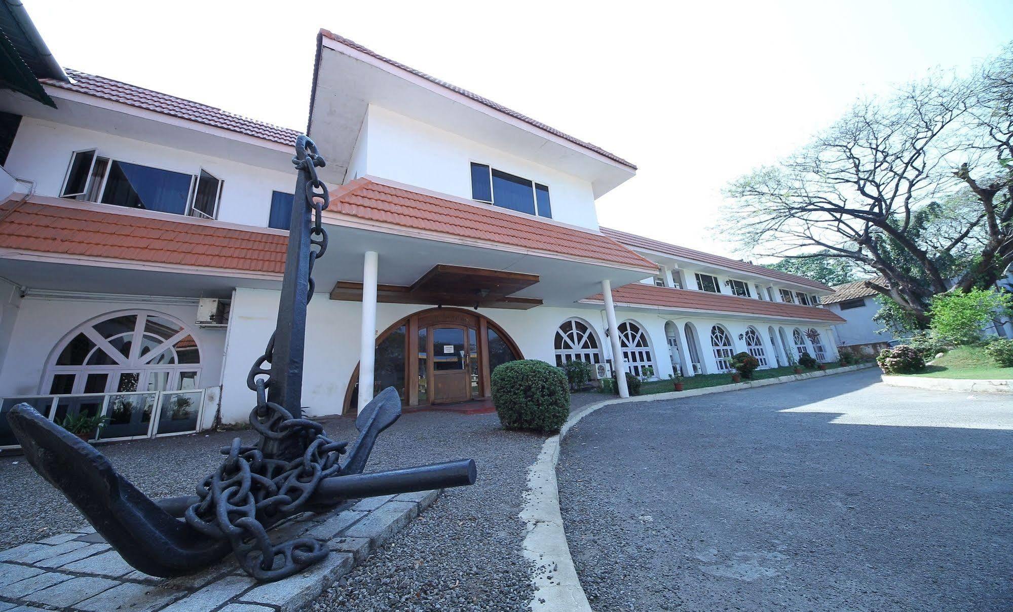 Ats Willingdon Hotel Kochi Ngoại thất bức ảnh