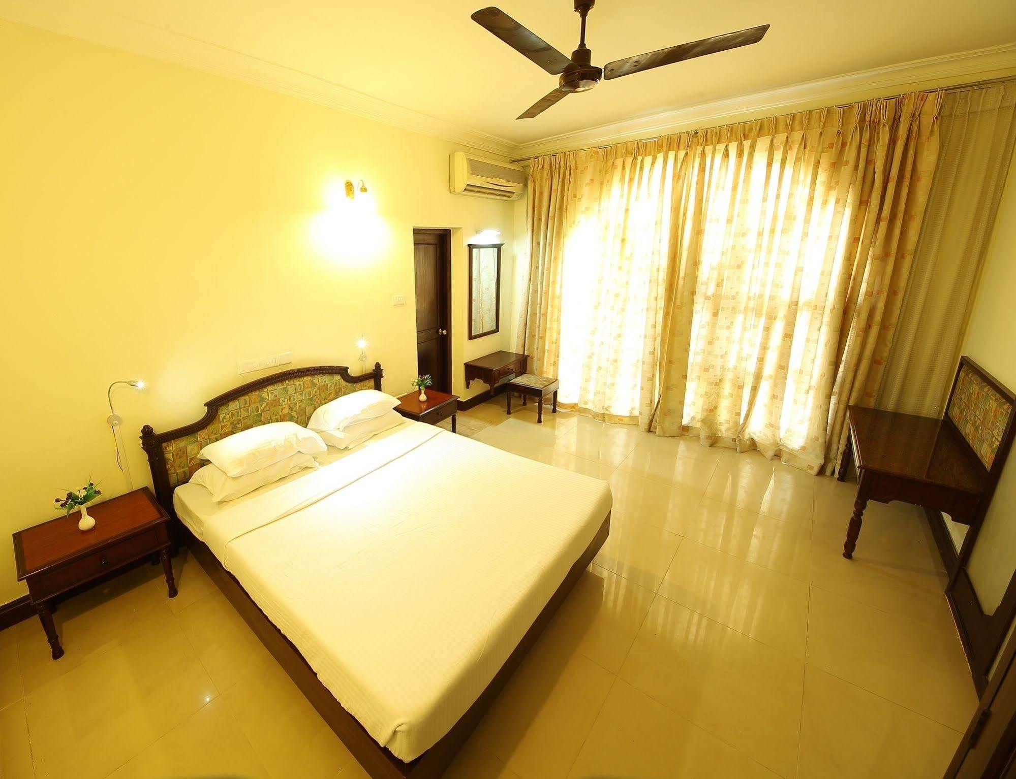 Ats Willingdon Hotel Kochi Ngoại thất bức ảnh
