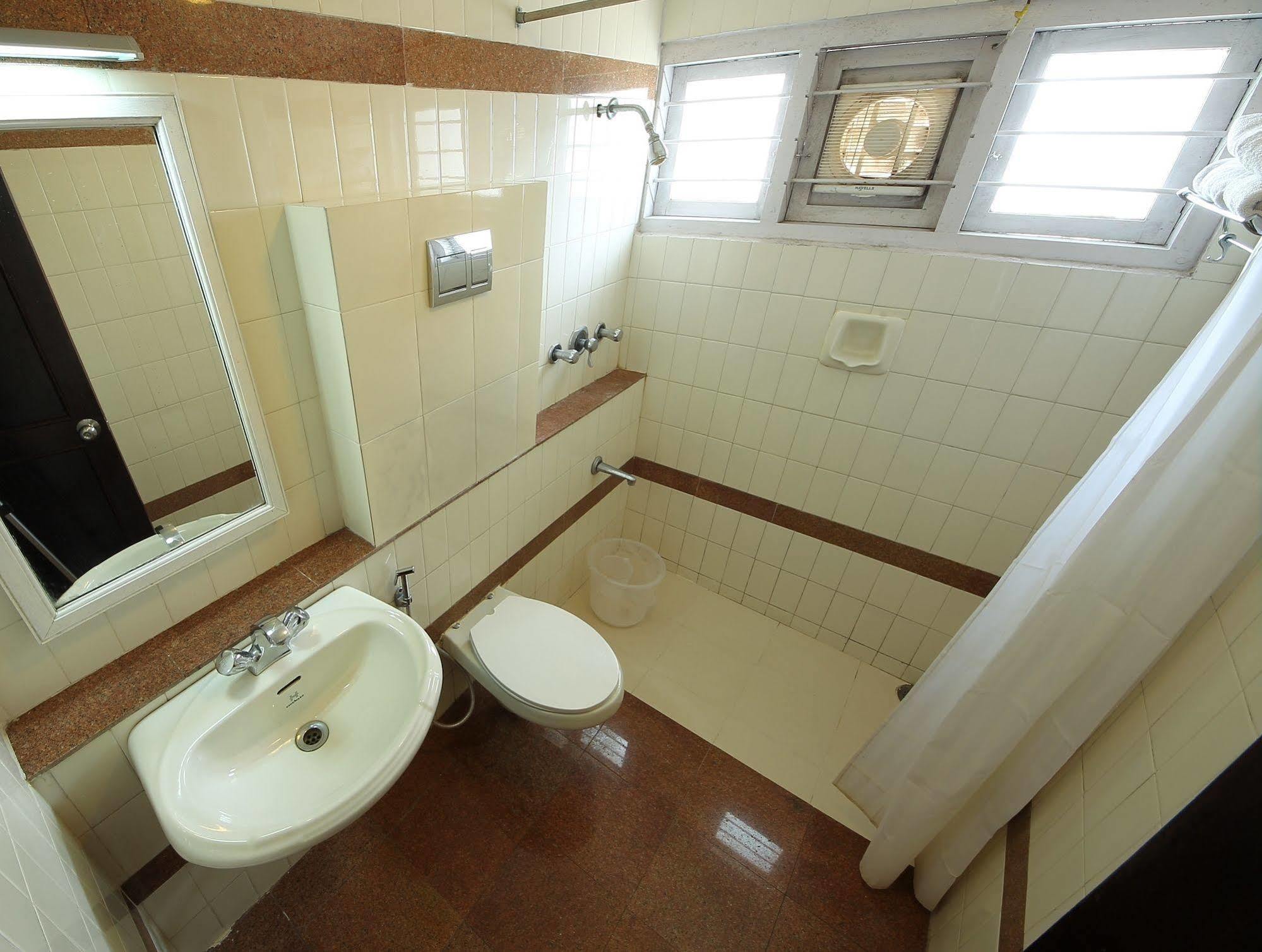 Ats Willingdon Hotel Kochi Ngoại thất bức ảnh